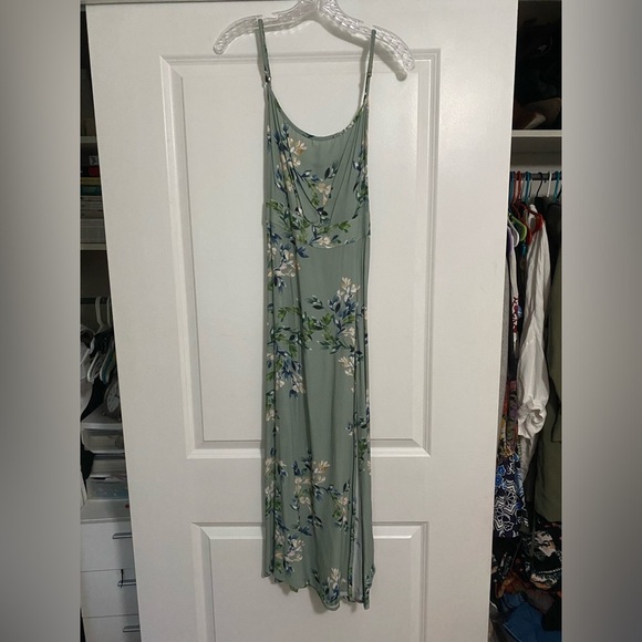 Flynn Skye Hazel Floral dress with slit size Large EUC - Picture 3 of 9